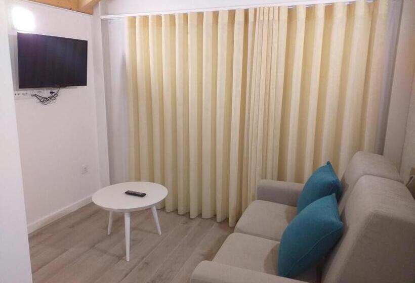 جناح سرير كينج, O Palacete