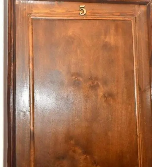 اتاق استاندارد سه نفره, Om Abdallah