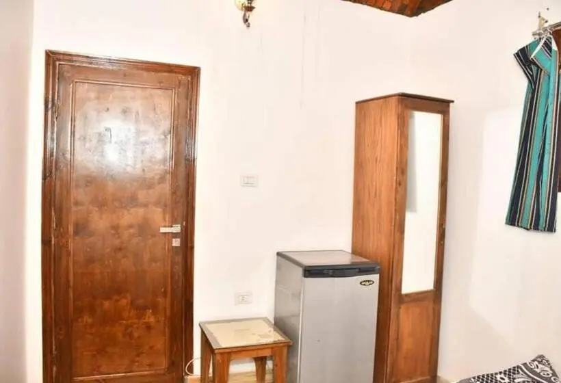 اتاق استاندارد, Om Abdallah