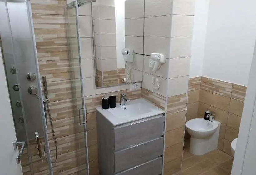 اتاق لوکس, Camera Con Bagno 2 Pers Parcheggio