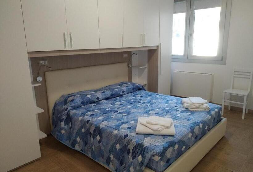 デラックスルーム, Oristano Camera Blu Max 2 Pers, Bagno E Uso Cucina