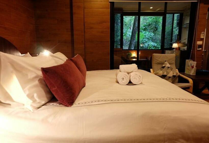 غرفة قياسية سرير كينج, Namtok Sarika Resotel