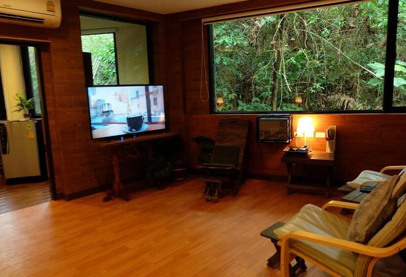 جناح جونيور ديلوكس, Namtok Sarika Resotel