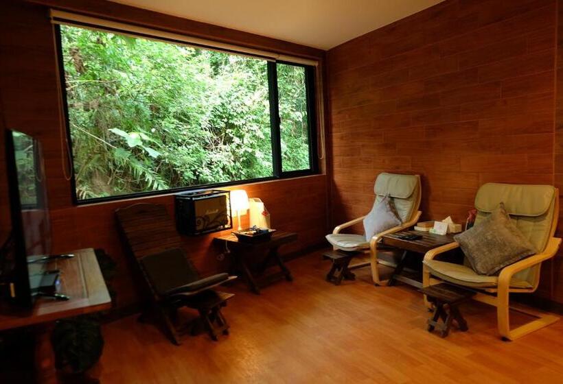 جناح جونيور ديلوكس, Namtok Sarika Resotel