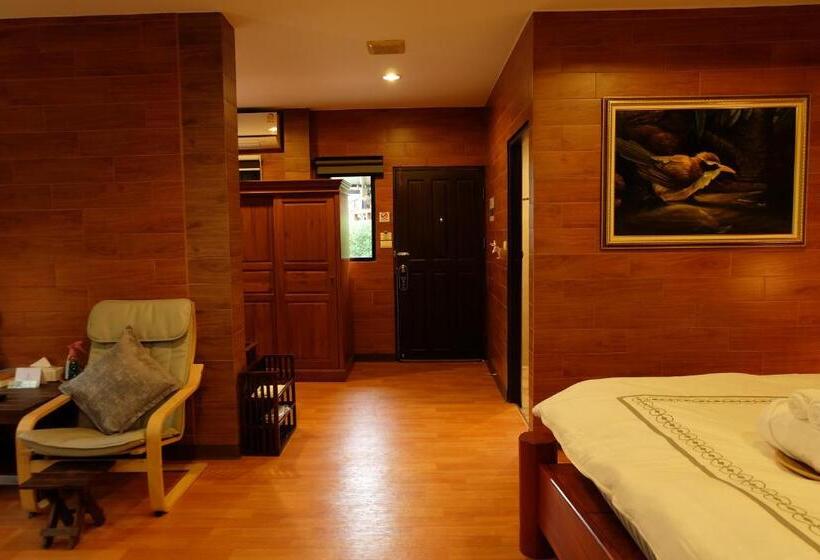 جناح جونيور ديلوكس, Namtok Sarika Resotel