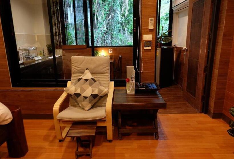 غرفة قياسية سرير كينج, Namtok Sarika Resotel