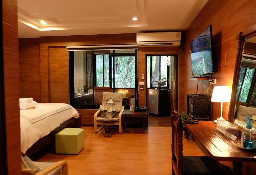 غرفة قياسية سرير كينج, Namtok Sarika Resotel