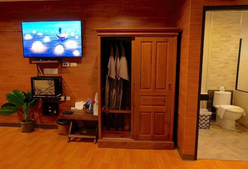 غرفة كومفورت ثلاثية, Namtok Sarika Resotel