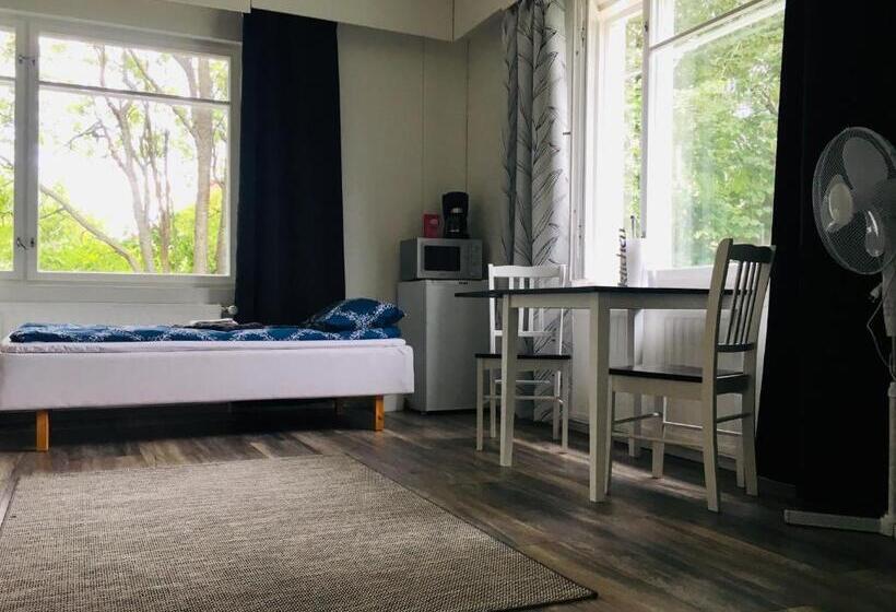 חדר סטנדרטי לארבעה עם חדר אמבטיה משותף, Villa Saimaan Sydän