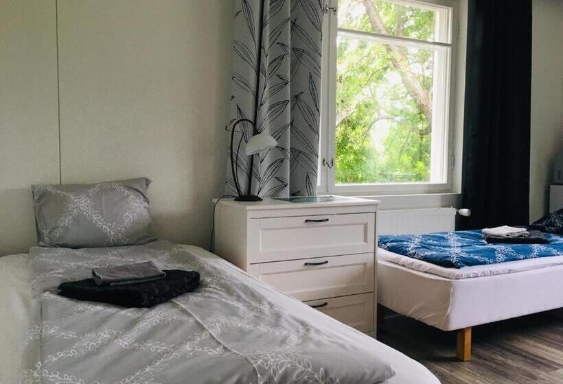 חדר סטנדרטי לארבעה עם חדר אמבטיה משותף, Villa Saimaan Sydän