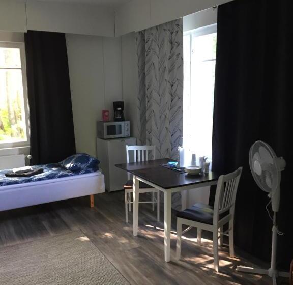 חדר סטנדרטי לארבעה עם חדר אמבטיה משותף, Villa Saimaan Sydän