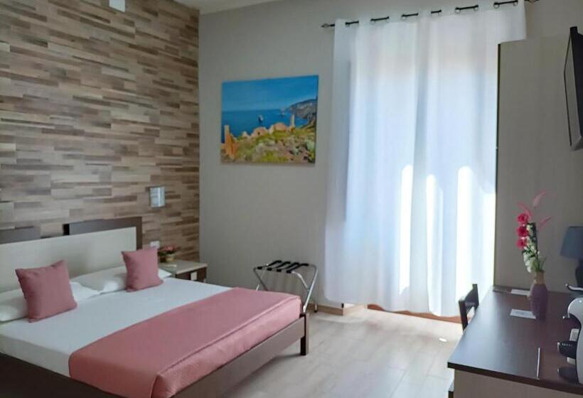 غرفة قياسية رباعية, Domos La Corte Ghibellina