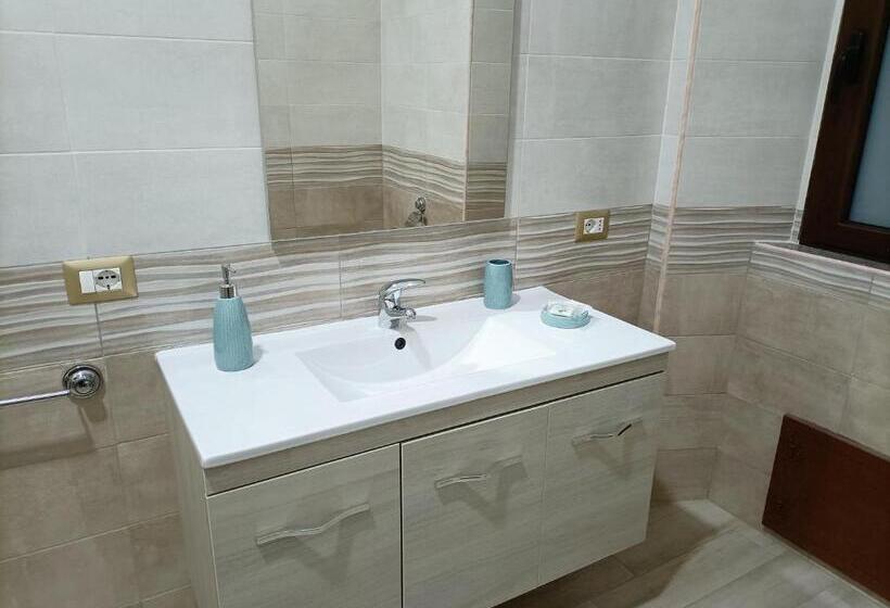 غرفة قياسية رباعية, Domos La Corte Ghibellina