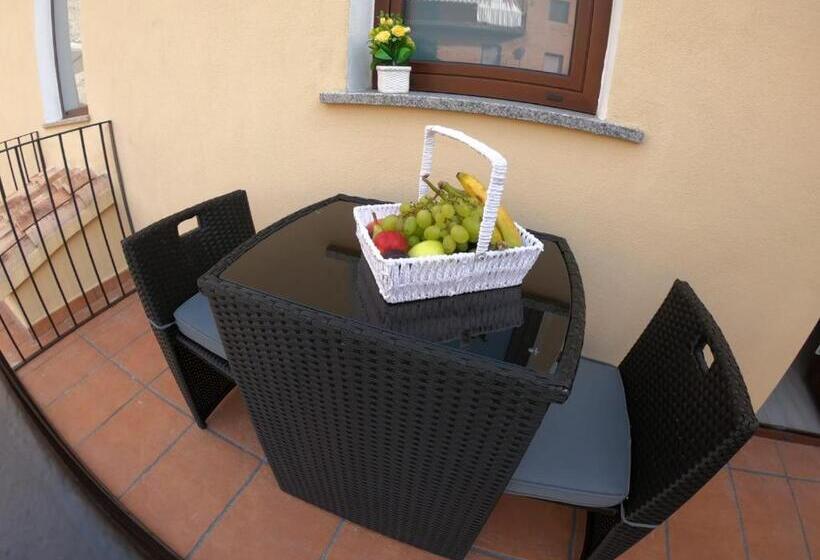 غرفة قياسية رباعية, Domos La Corte Ghibellina