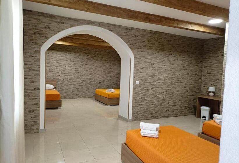 غرفة ديلوكس عائلية, Domos La Corte Ghibellina