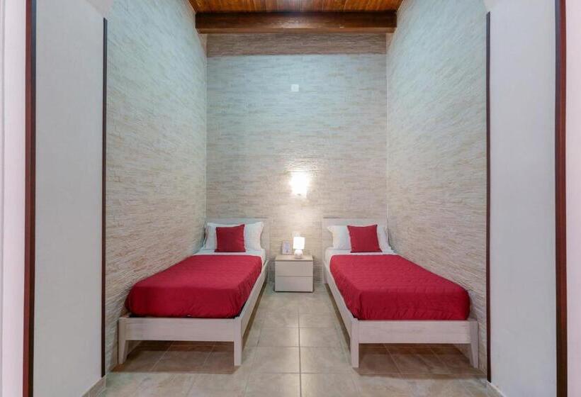 غرفة ديلوكس رباعية, Domos La Corte Ghibellina