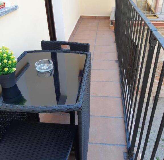 غرفة قياسية رباعية, Domos La Corte Ghibellina