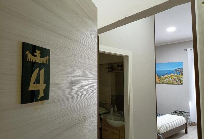 غرفة قياسية, Domos La Corte Ghibellina