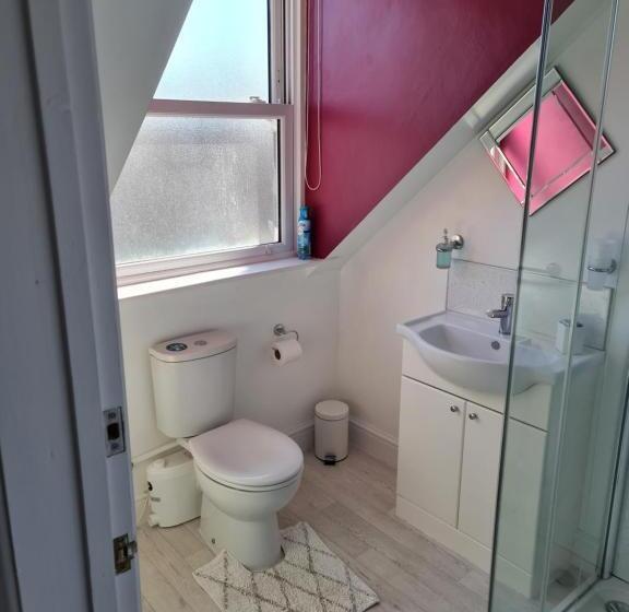 اتاق استاندارد سه نفره, Marden Guest House