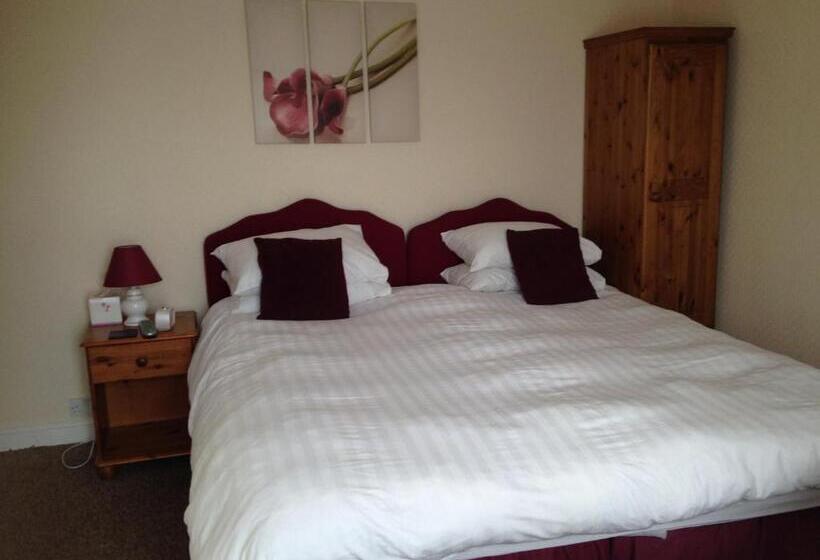 اتاق استاندارد سه نفره, Marden Guest House