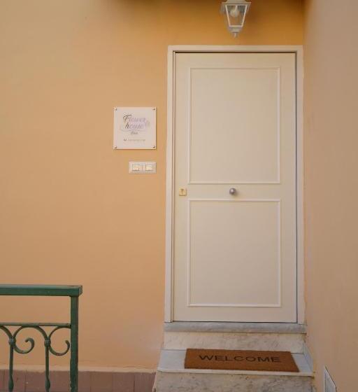 バルコニー付きスタンダードルーム, Flower House