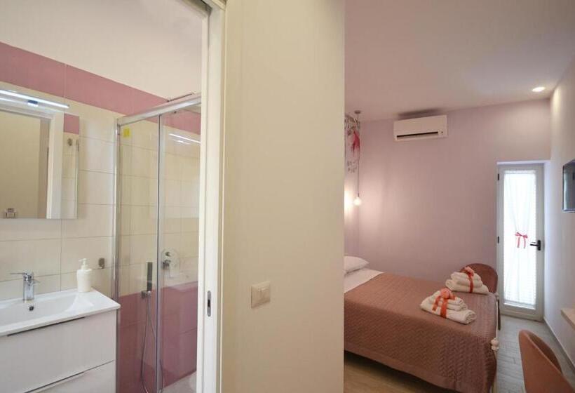 バルコニー付きスタンダードルーム, Flower House