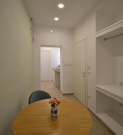 バルコニー付き1ベッドルームアパートメント, Flower House