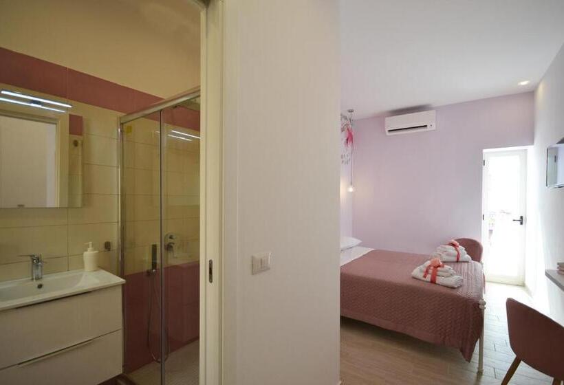 バルコニー付きスタンダードルーム, Flower House