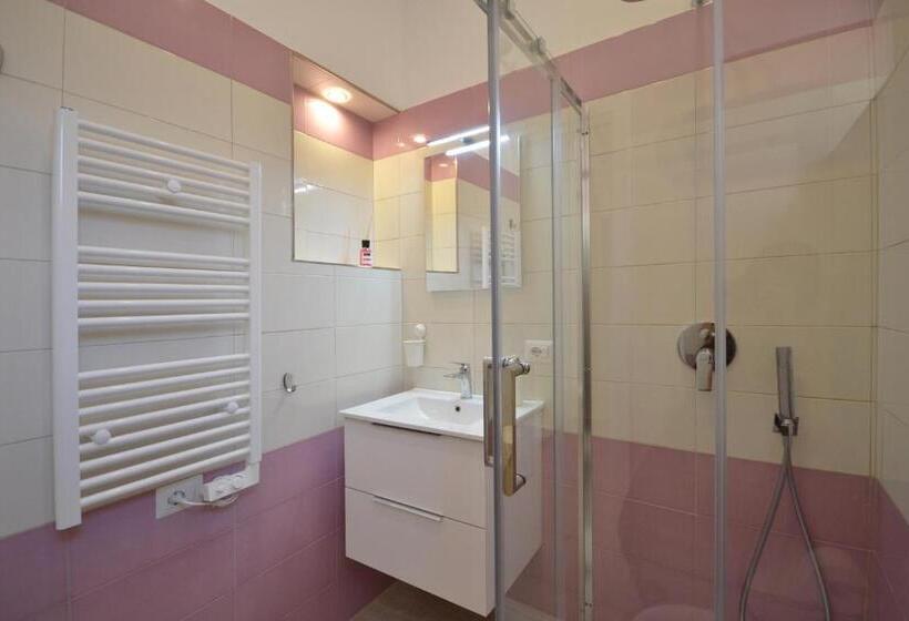 バルコニー付き1ベッドルームアパートメント, Flower House