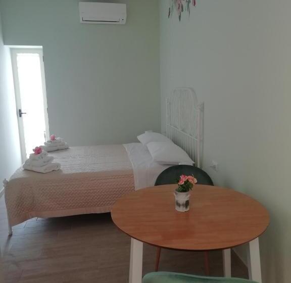 バルコニー付き1ベッドルームアパートメント, Flower House