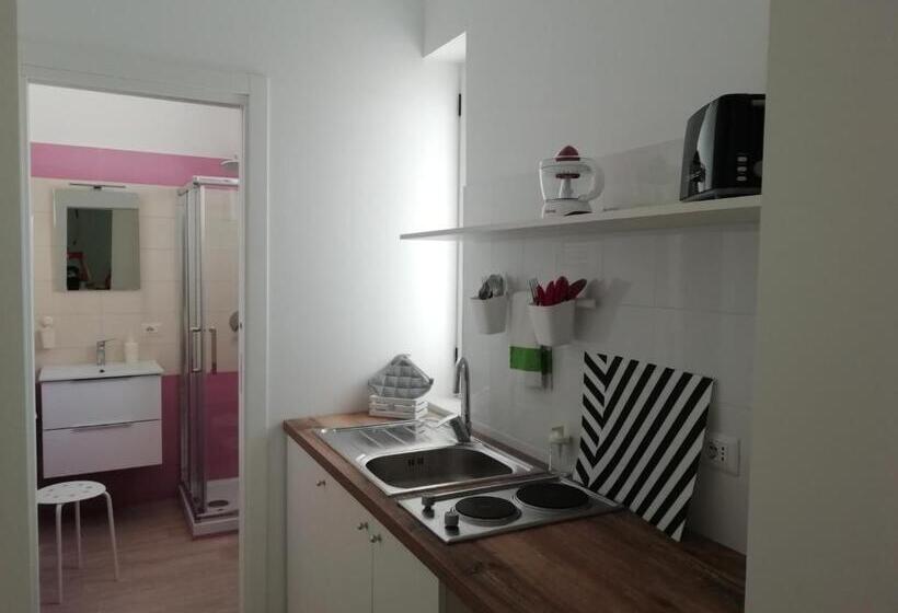 バルコニー付き1ベッドルームアパートメント, Flower House