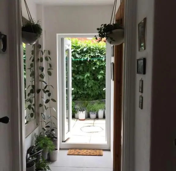 浴室共有ファミリールーム, Garden Flat 1