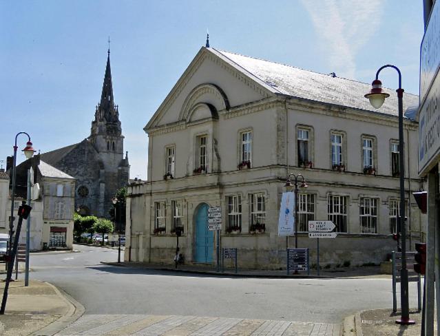 חדר סטודיו סטנדרד, Thunder Roadhouse