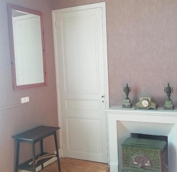 חדר סטנדרט, Thunder Roadhouse