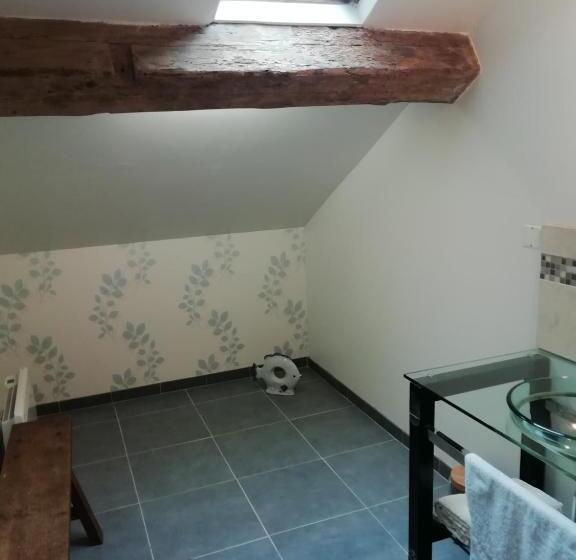 חדר סטנדרט, Thunder Roadhouse