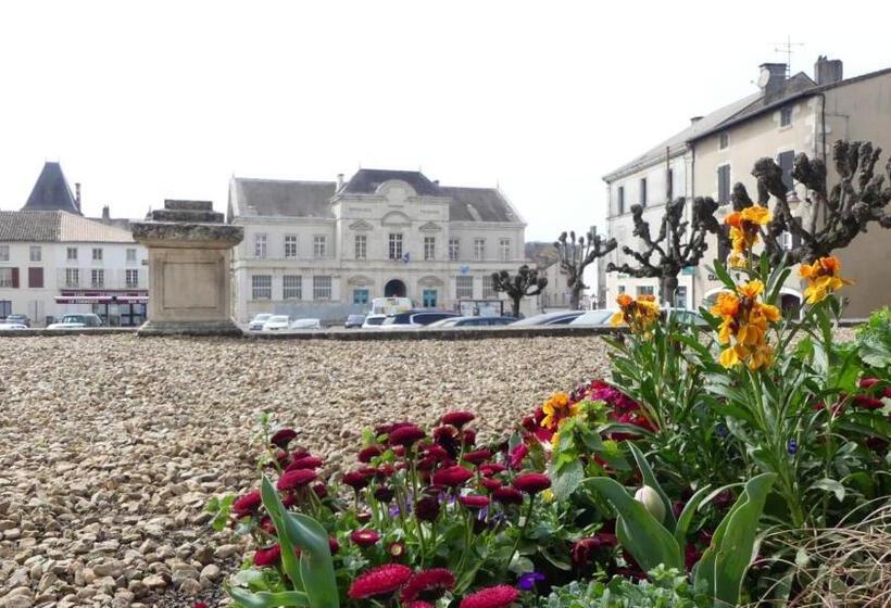 חדר סטנדרט, Thunder Roadhouse