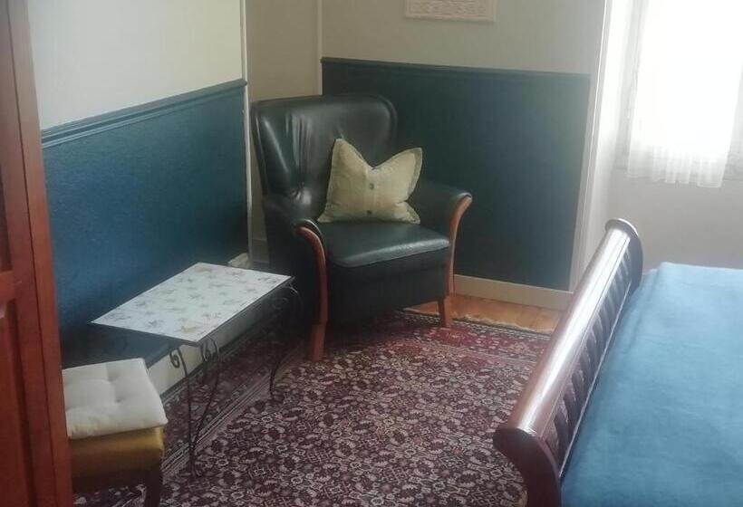 חדר סטנדרט, Thunder Roadhouse