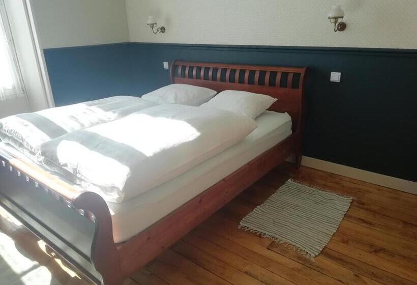 חדר סטנדרט, Thunder Roadhouse