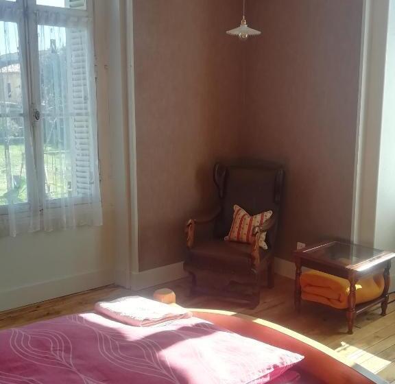 חדר סטנדרט, Thunder Roadhouse