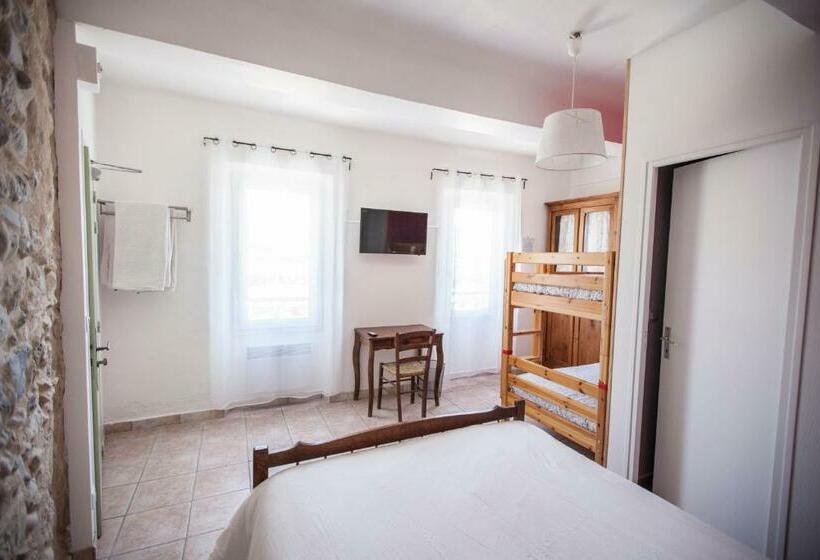 家庭间, Hôtel De La Place