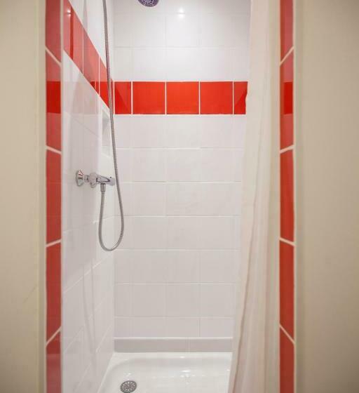 غرفة عائلية, Hôtel De La Place