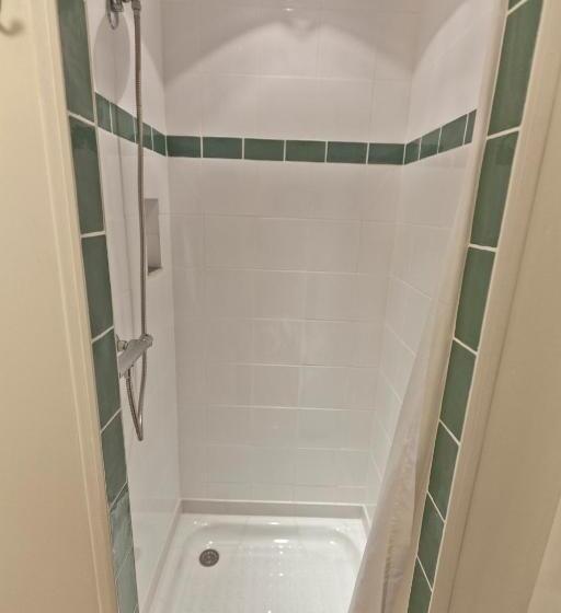 四人标准间, Hôtel De La Place