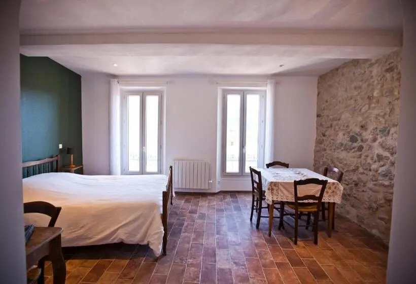 スタンダード4人部屋, Hôtel De La Place