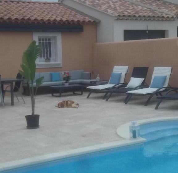 Люкс Вид на Бассейн, Chambre D Hôtes Dans Villa Diane