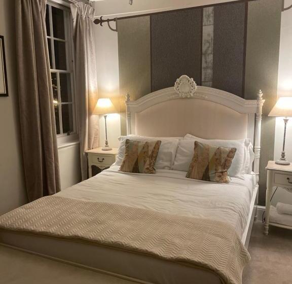 غرفة ديلوكس سرير كينج, The Cross Keys Sherborne