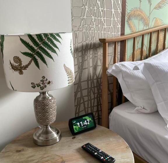 غرفة ديلوكس سرير كينج, The Cross Keys Sherborne