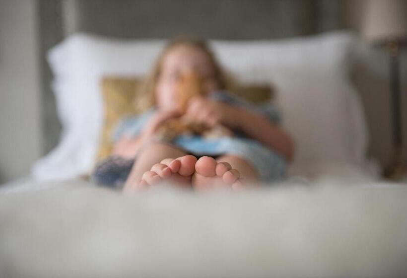 جناح عائلي, The Cross Keys Sherborne