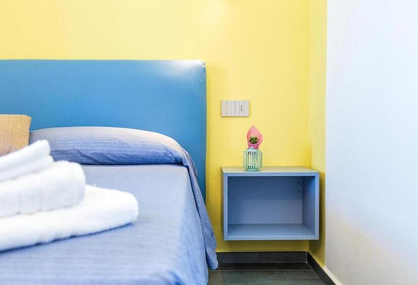 חדר סטנדרט נוף לבריכה, Affittacamere Resort Beach San Gemiliano