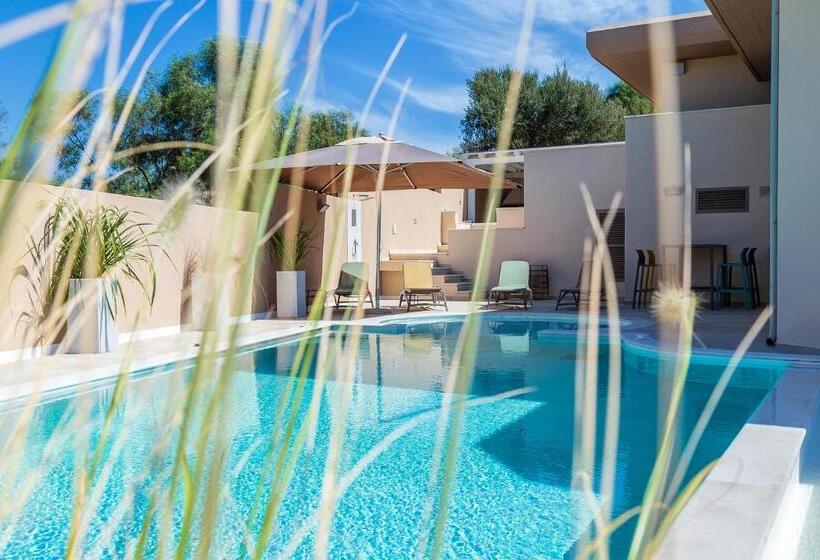 חדר סטנדרט נוף לבריכה, Affittacamere Resort Beach San Gemiliano