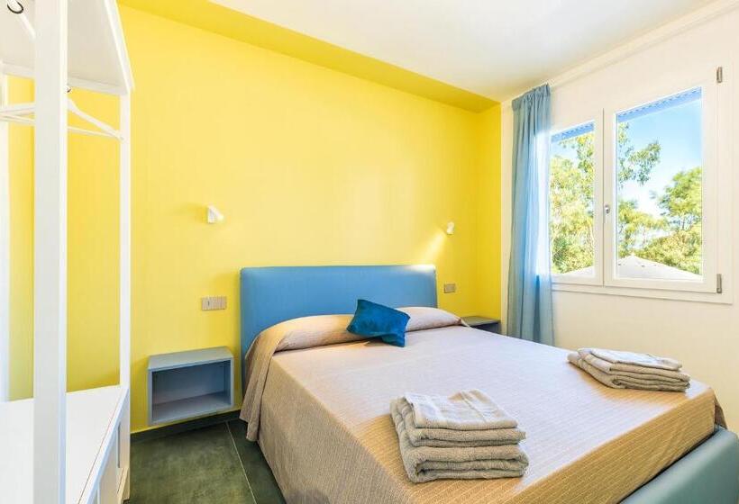 חדר סטנדרט נוף לבריכה, Affittacamere Resort Beach San Gemiliano